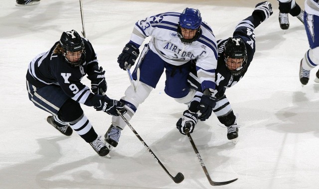 华体会-剑南春相伴国米客场2-1力克热那亚登顶意甲，劳塔罗传射建功，比塞克闪击定调