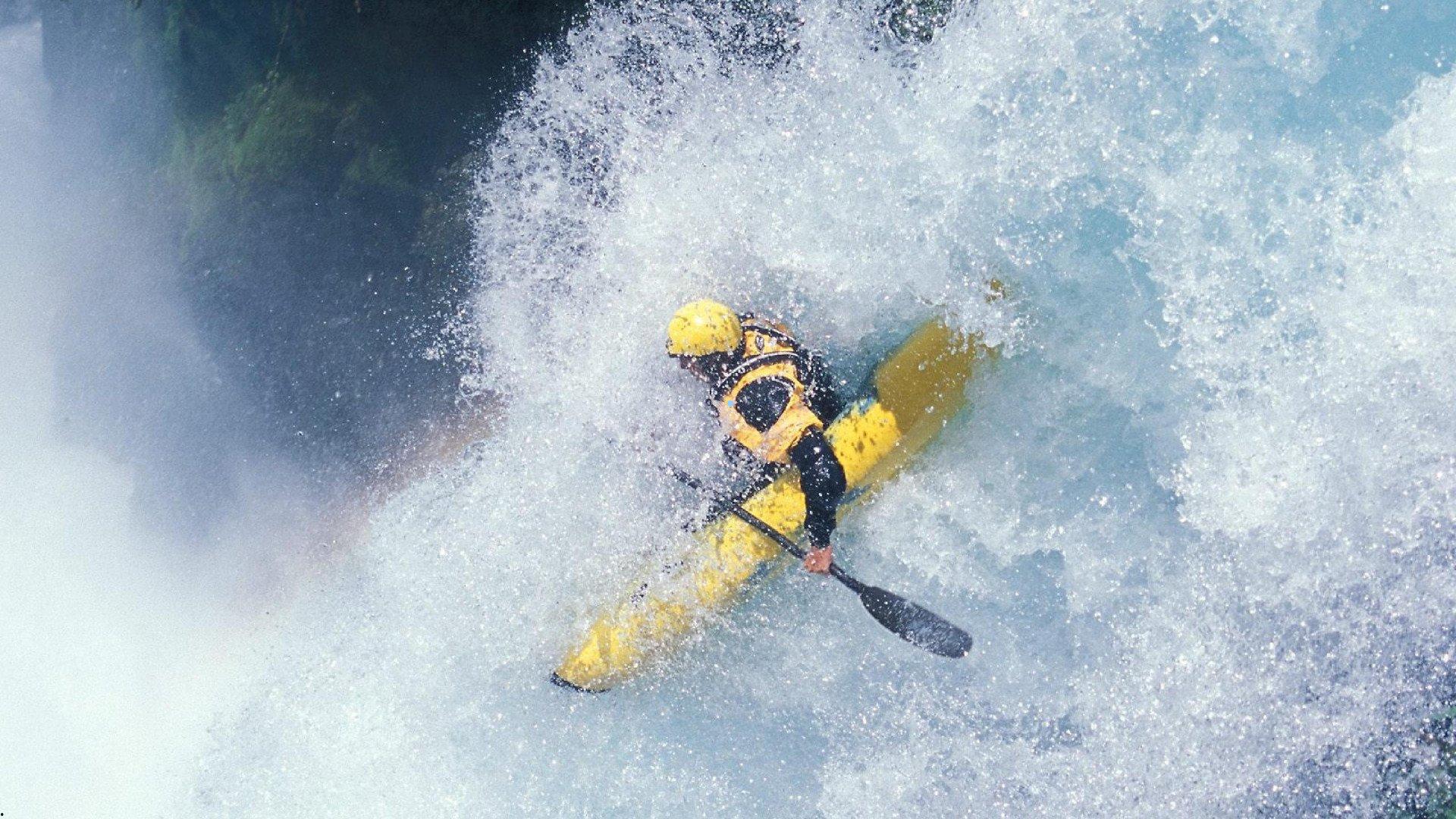 霍兰德空中拼抢遭泰特冲撞重摔，裁判果断判定一级恶意犯规