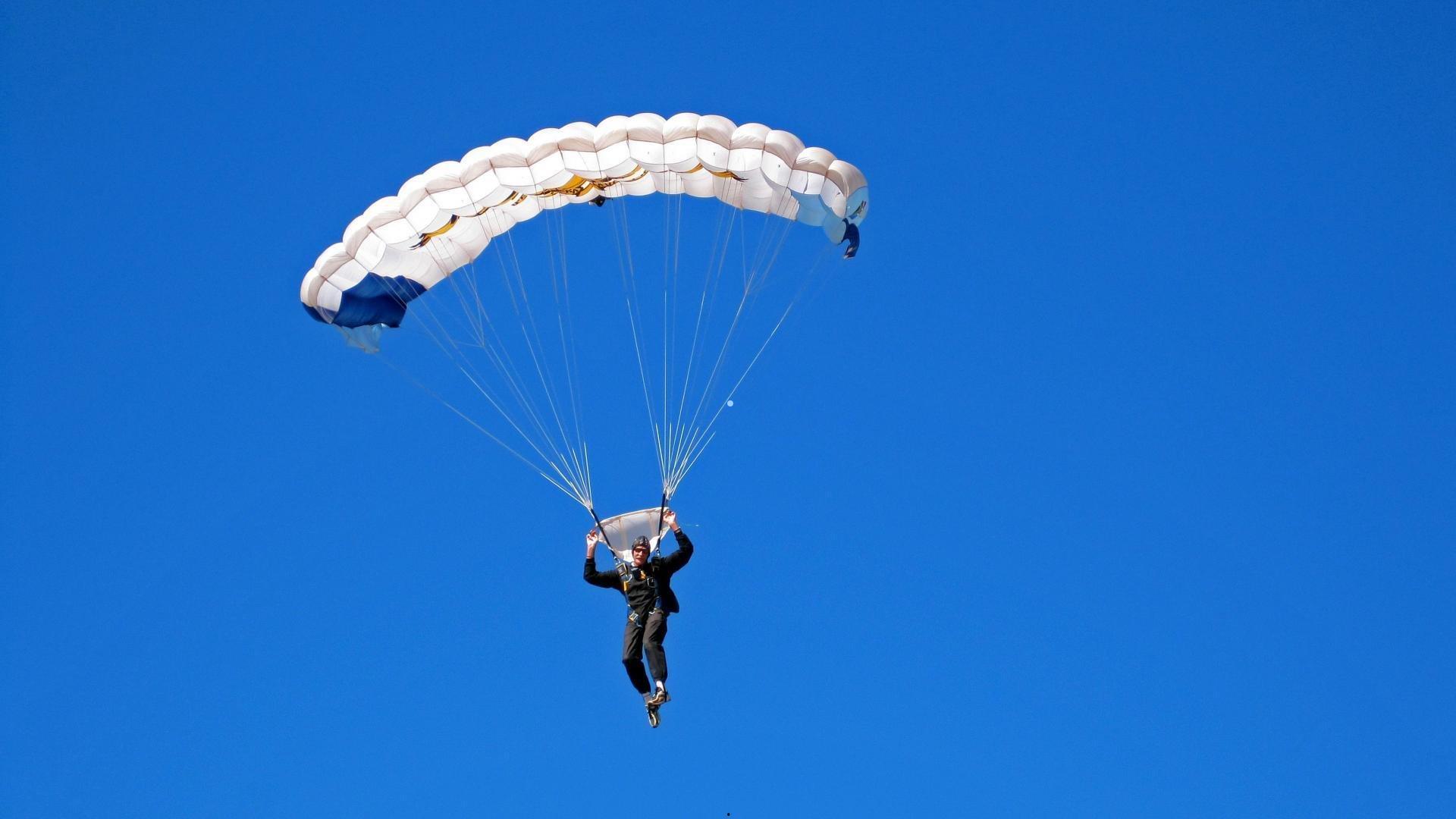 这才刚刚开始！独行侠官方祝福库珀-弗拉格19岁生日快乐，青春风暴席卷篮球界