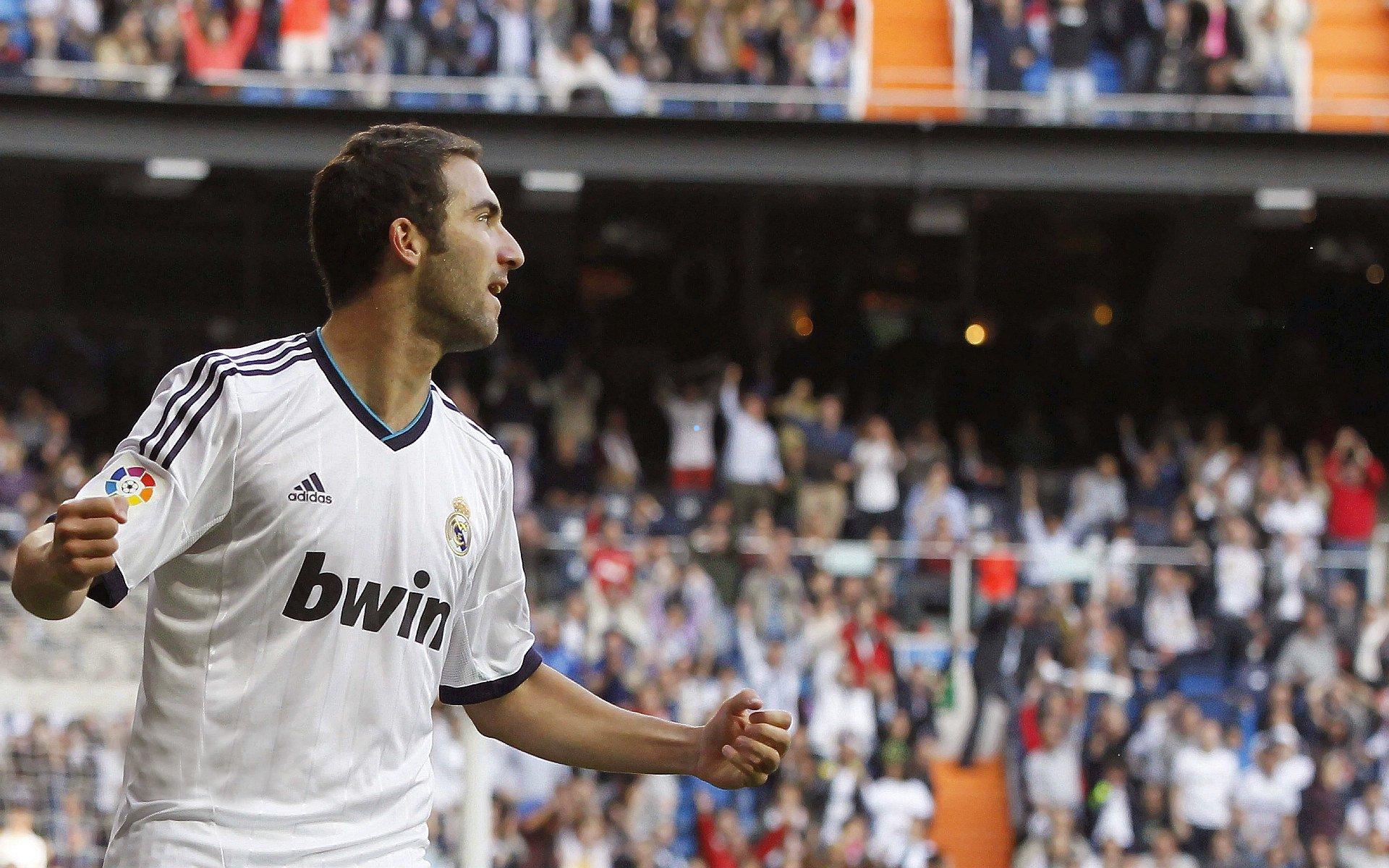 凯肖恩·乔治场均15分5篮板5助攻，全能风暴席卷篮球世界